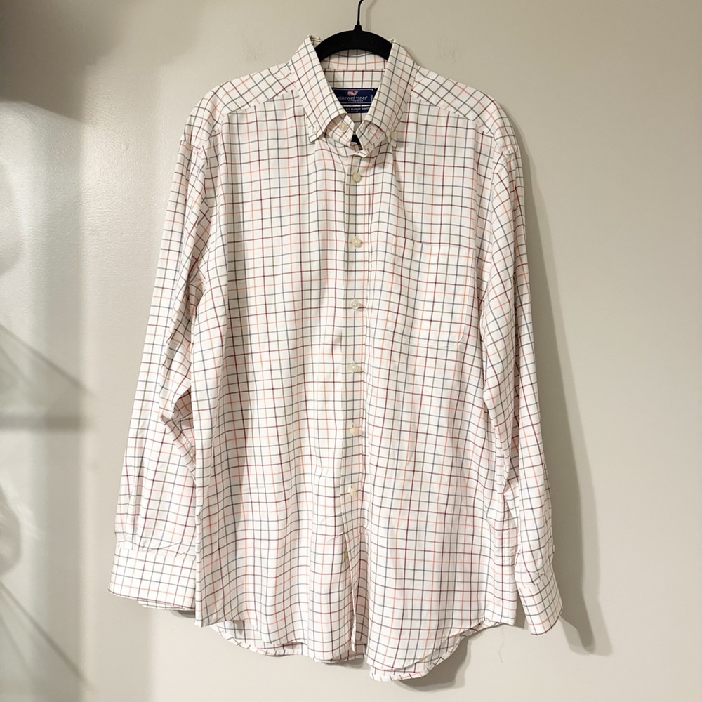 Vineyard vines Murray button down size large Color pink